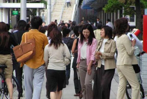 日本年轻女性不婚恋人数20年增1 5倍 日本年轻人不愿意结婚