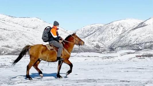 女副县长策马为当地旅游代言 女副县长为旅游代言