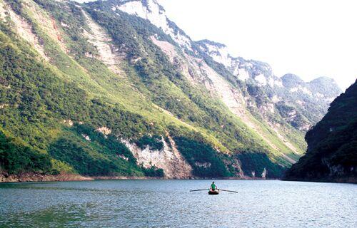 10多名驴友在未开发溶洞探险失联 驴友在溶洞探险失联