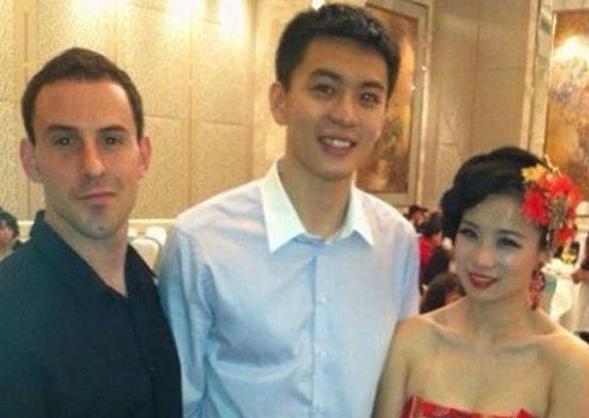 杨鸣老婆的照片 杨鸣老婆个人资料 杨鸣老婆家境