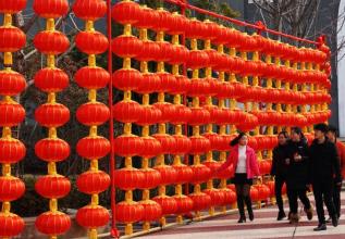 过年挂灯笼祝福语 赞美灯笼的八个字