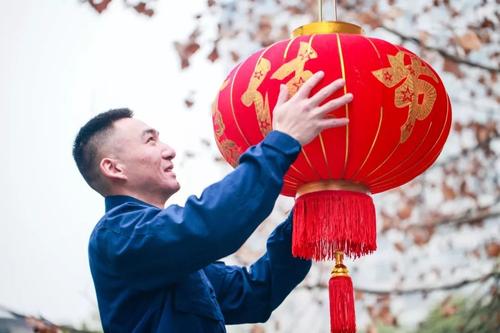 过年挂灯笼祝福语 赞美灯笼的八个字