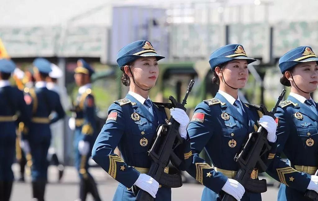 女生当两年兵值得吗 女生征兵体检太可怕了