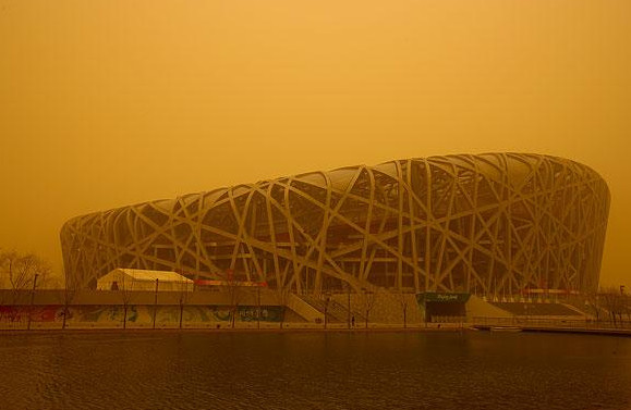 北方12省市出现大范围黄沙 北方黄沙天气预报 北方沙尘暴多发的原因