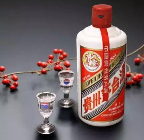 十元白酒灌入品牌酒瓶变茅台 假茅台酒能不能喝