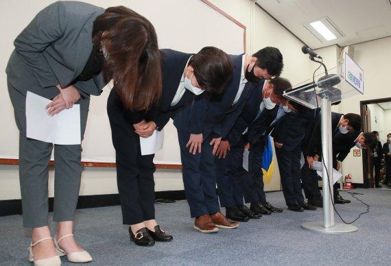 韩国执政党领导层集体辞职 韩国执政党与在野党的关系