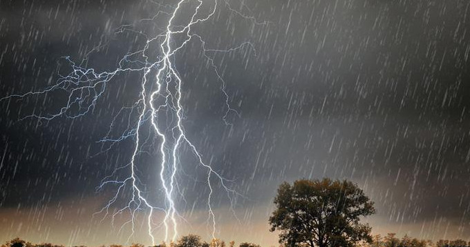 天天下雨好烦的朋友圈说说 天天下雨的幽默说说心情 天天下雨怎么发朋友圈