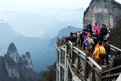 天门山景区游客暴力采摘果子 天门山景区游玩需要多长时间