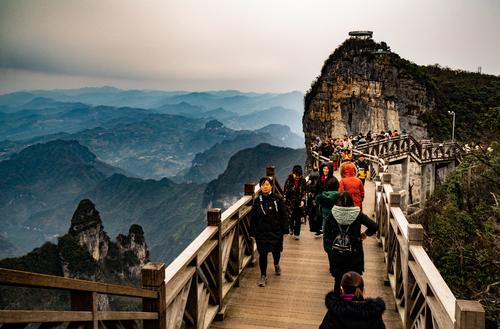 天门山景区游客暴力采摘果子 天门山景区游玩需要多长时间