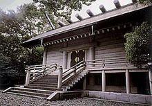 哪个明星跪拜靖国神社 有多少日本明星拜靖国神社 靖国神社都有哪些明星去参拜