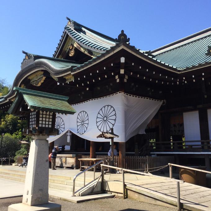 哪个明星跪拜靖国神社 有多少日本明星拜靖国神社 靖国神社都有哪些明星去参拜