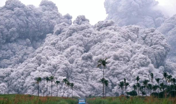 日本樱岛火山爆炸式喷发烟高2300米 火山喷发的原理