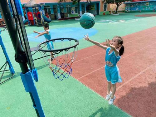 教育部:保证中小学体育活动时间 中小学体育课每周不少于几课时