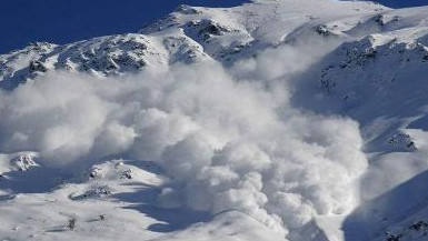 法国阿尔卑斯山区本周接连发生雪崩 被雪崩埋了如何自救 遇见雪崩怎么逃跑