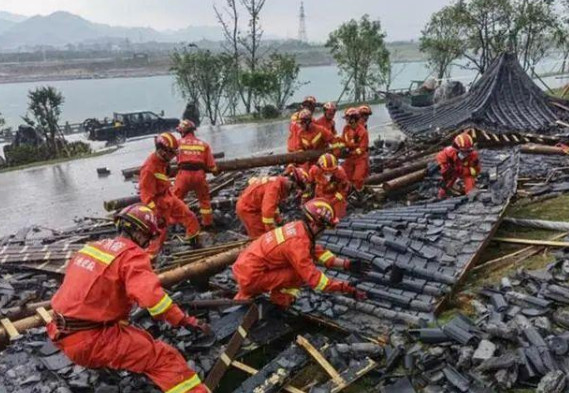 一凉亭垮塌，致4人遇难 恶劣天气出行注意事项