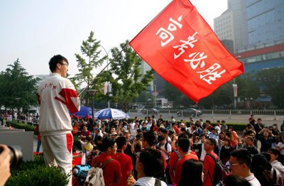 高考穿衣服颜色讲究 高考穿什么颜色衣服吉利