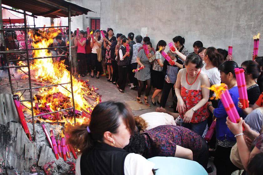 高考祈福什么时候去比较好 给高考孩子祈福念什么 高考祈福牌怎么写