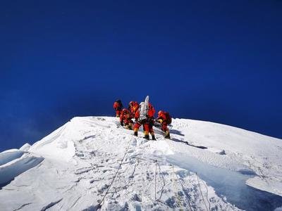 体育总局:停止春季珠峰北坡登山活动 究竟是怎么一回事