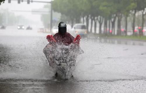 全国11省区市有大到暴雨 大暴雨的说说句子