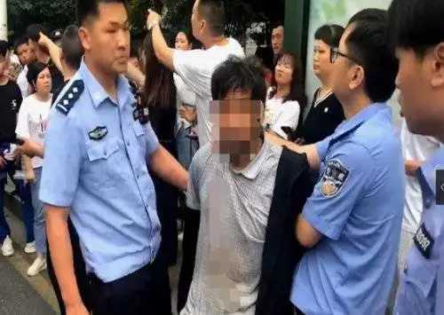 郴州一名男子持刀砍伤5名小学生 郴州小学生被砍伤 疑似精神病患者砍伤小学生