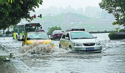 暴雨致郑州上街区两人死亡 下暴雨时应如何避险