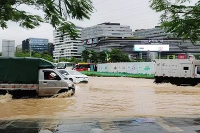 暴雨致郑州上街区两人死亡 下暴雨时应如何避险