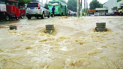 暴雨致郑州上街区两人死亡 下暴雨时应如何避险