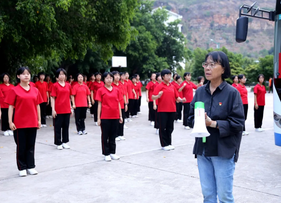 张桂梅再送150名女高学生高考 张桂梅再送学生参加高考 再送150名学生参加高考