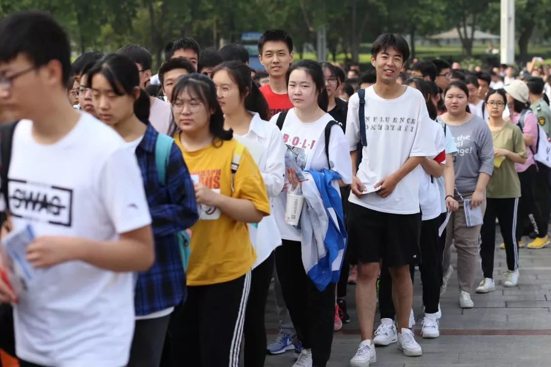 广州隔离病房考场2名考生顺利开考 隔离的两名考生顺利开考 2名考生隔离病房内顺利开考