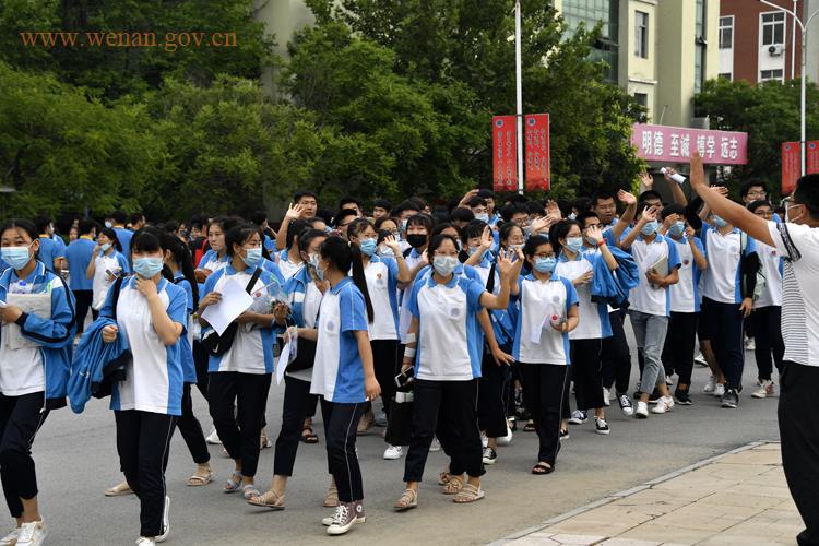 福建回应考点提前三分钟打结束铃 高考可以提前交卷吗