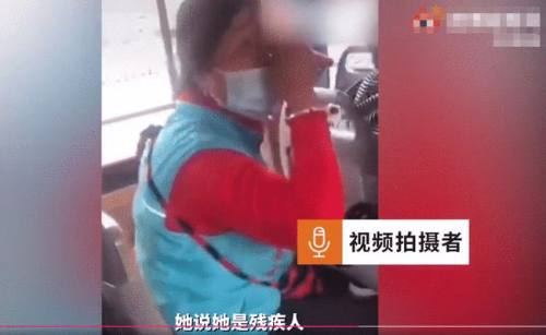 大妈嫌让座慢辱骂乘客被行拘 该不该给老人让座