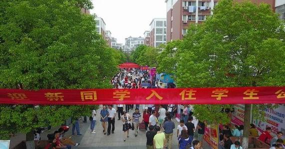 大学新生入学必备生活用品 大学生上学需要准备什么东西 大学新生准备物品清单