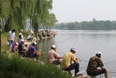 夏天钓鱼的技巧和方法 夏天钓鱼的最佳时间及方法