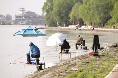 夏季钓鱼技巧大全 夏季钓鱼什么时间最好