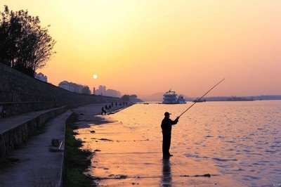 夏天好钓鱼还是冬天好钓鱼 夏天和冬天钓鱼区别