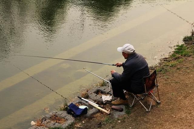 夏天什么时候钓鱼鱼最容易上钩 夏天什么时候钓鱼合适