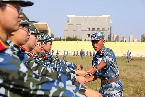 军训结束可以和教官谈恋爱吗 军训结束可以加教官微信吗