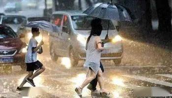 暴雨天气可以玩手机吗 暴雨天气能不能玩手机