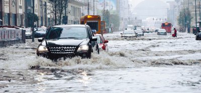 暴雨会引发什么灾害 暴雨天气有好处吗