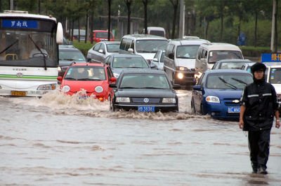 暴雨会引发什么灾害 暴雨天气有好处吗