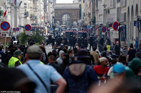 法国国庆日爆发反疫苗抗议 法国疫情最新消息