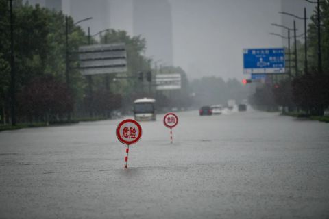 河南为何成为全国强降雨中心 洪灾已造成郑州市区12人死亡