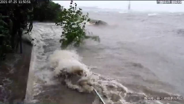 直播 台风烟花登陆浙江 台风来袭浙江多地海水倒灌