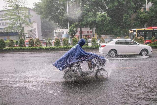 河南强降雨已致69人遇难 转移的受灾群众都住哪里