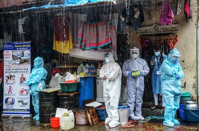 印度暴雨致近200人遇难 遭遇暴雨天气怎么办