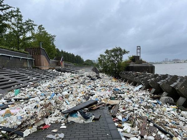 台风烟花过境后千米江堤变垃圾堆场 台风过后注意事项有哪些