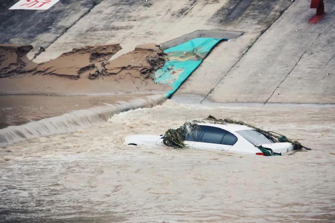 被郑州暴雨淹没的车 后来都怎样了 车被洪水淹了国家有补贴吗