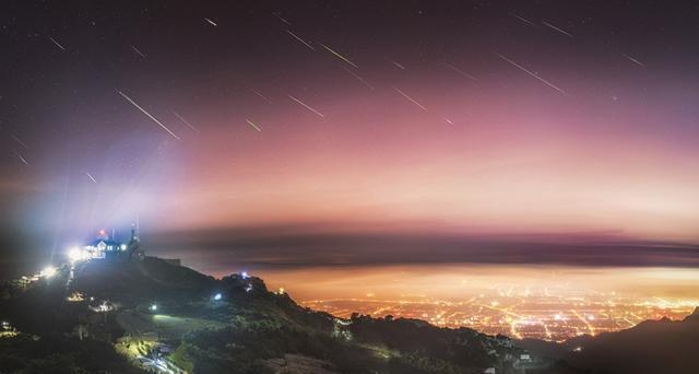 40秒回顾英仙座流星雨划过天际 英仙座流星雨代表什么