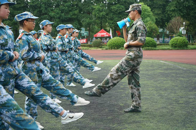 女儿军训妈妈心情短语 女儿去军训妈妈对女儿的话