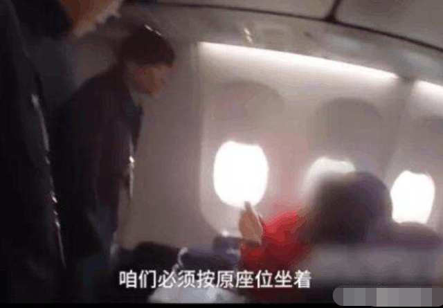 头等舱男子无端辱骂空姐手脏 头等舱男子辱骂空姐